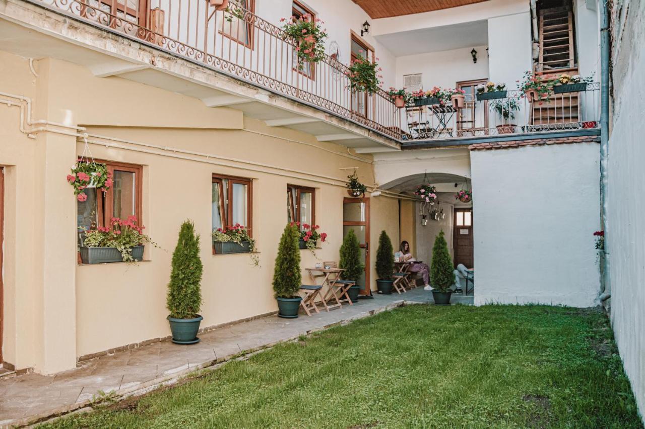 Central Garden Apartments Brasov Luaran gambar